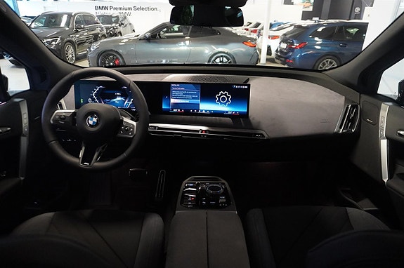 BMW iX 15 of 26