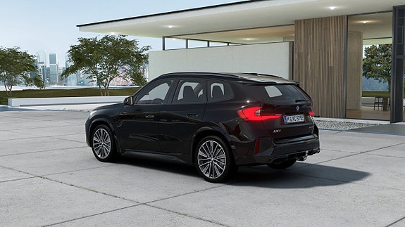 BMW iX1 2 of 13
