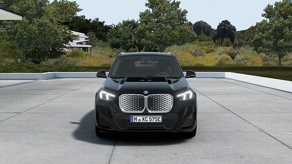 BMW iX1 3 of 13
