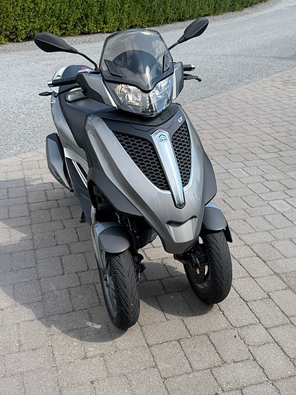 Piaggio MP3 3 of 6