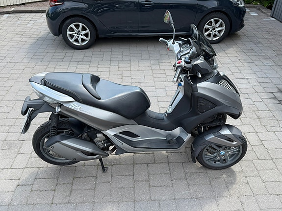 Piaggio MP3 2 of 6