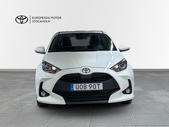 Toyota Yaris 5 of 12