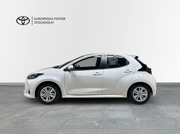Toyota Yaris 3 of 12