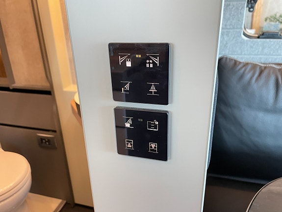 Niesmann + Bischoff iSmove 6.9 E / ALDE / Hydraul-ben / Solcell 220w / Litium450ah/F2F/ 27 of 30
