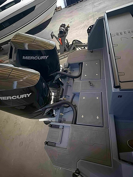 Jaktar J-30 | 2x Mercury VERADO V10 400 10 of 17