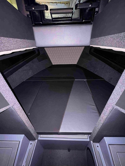 Jaktar J-30 | 2x Mercury VERADO V10 400 14 of 17