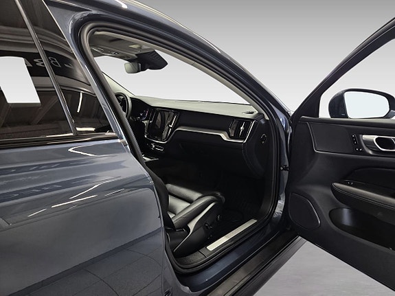Volvo V60 Cross Country 14 of 16