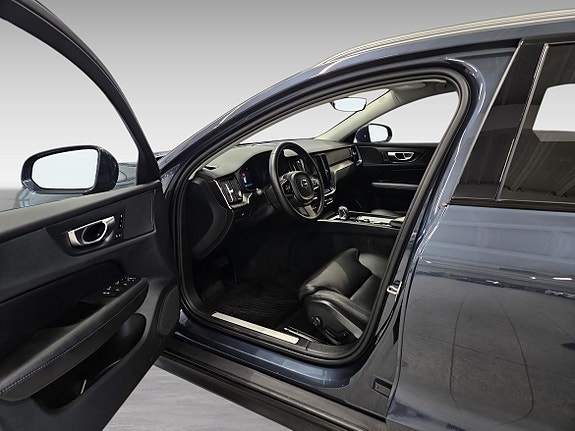 Volvo V60 Cross Country 13 of 16