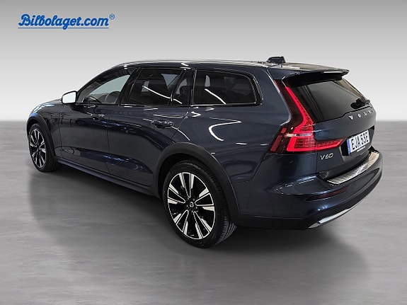 Volvo V60 Cross Country 4 of 5