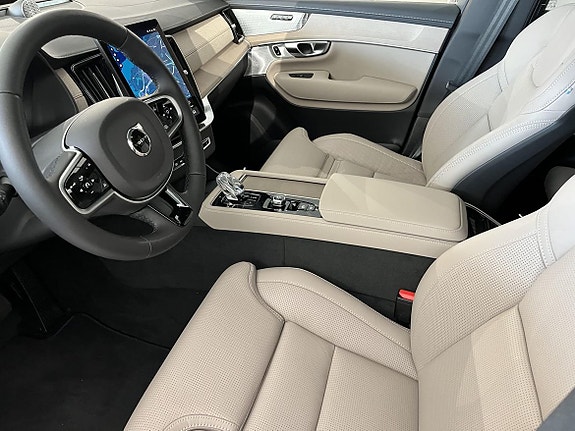Volvo XC90 8 of 19