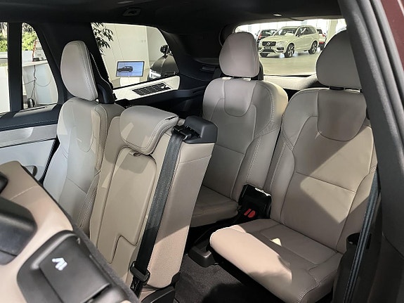 Volvo XC90 13 of 19