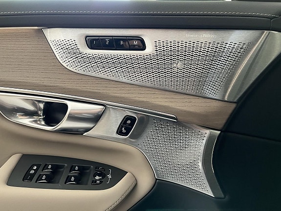 Volvo XC90 10 of 19