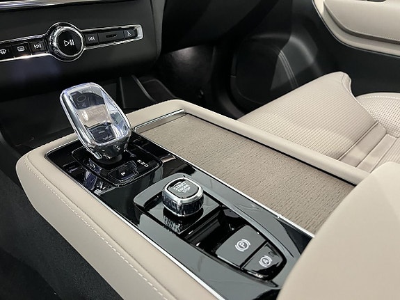 Volvo XC90 11 of 19