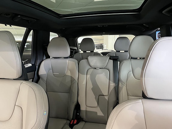 Volvo XC90 12 of 19