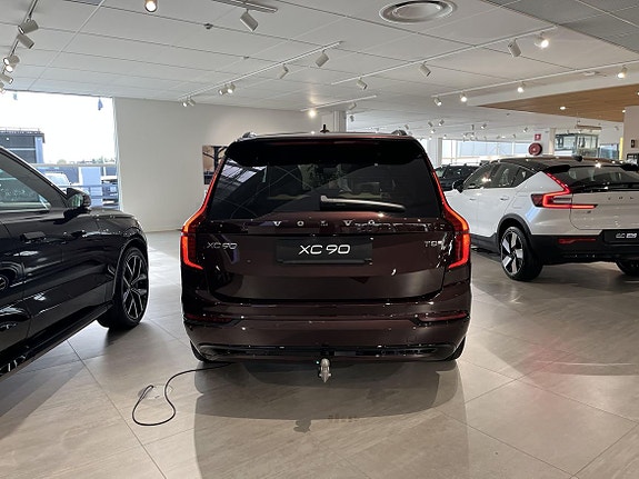Volvo XC90 3 of 19