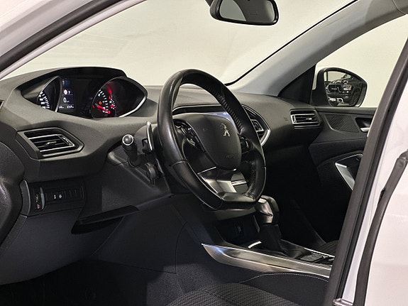 Peugeot 308 SW 14 of 19