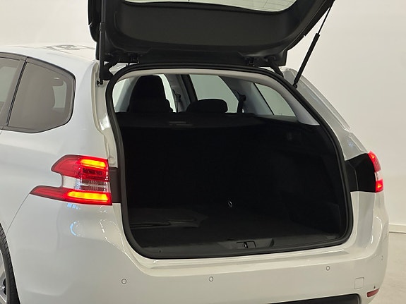 Peugeot 308 SW 10 of 19