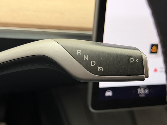 Tesla Model Y 23 of 30
