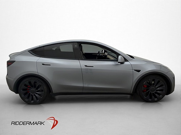 Tesla Model Y 10 of 30