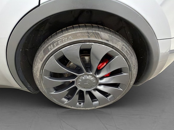 Tesla Model Y 12 of 30