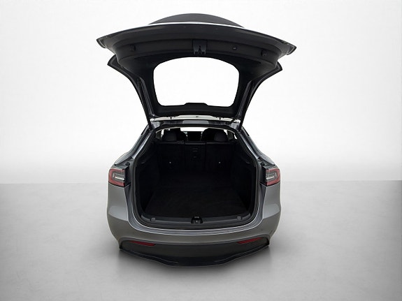 Tesla Model Y 27 of 30