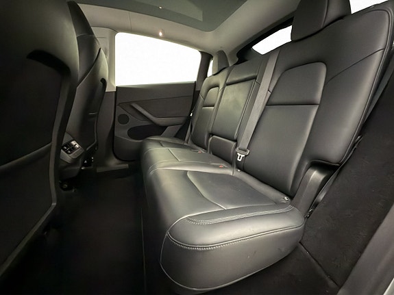 Tesla Model Y 29 of 30