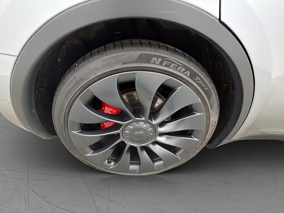 Tesla Model Y 13 of 30