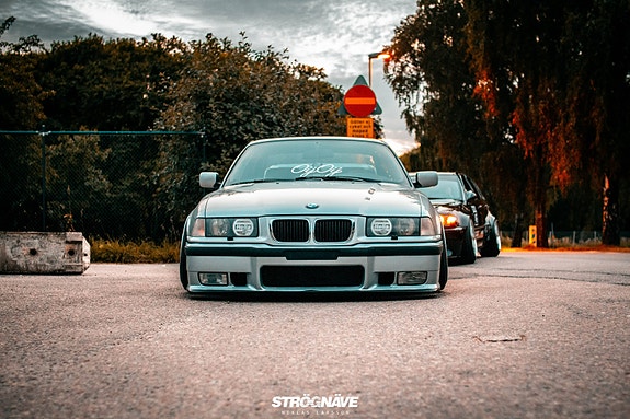BMW 328i 3 of 4