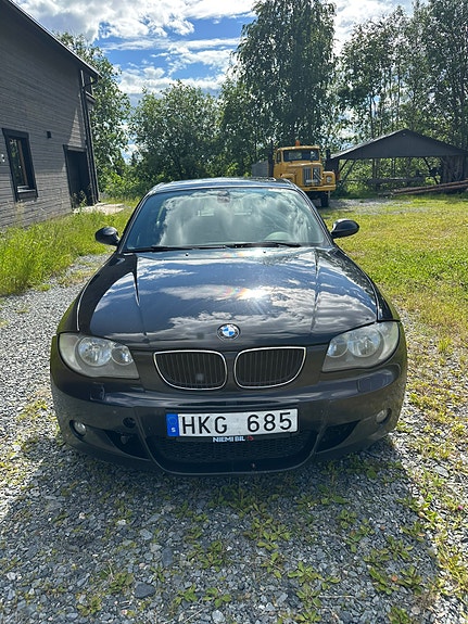 BMW 120d 2 of 5