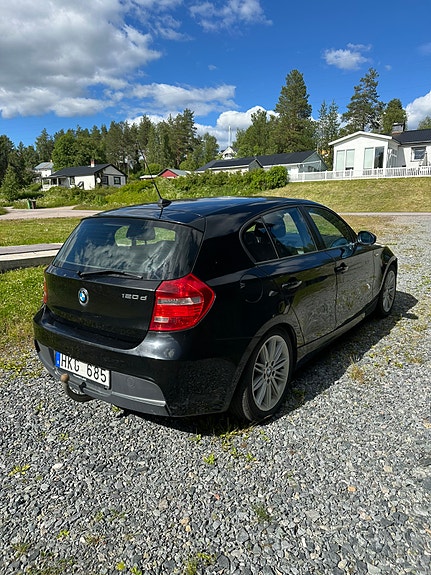 BMW 120d 4 of 5