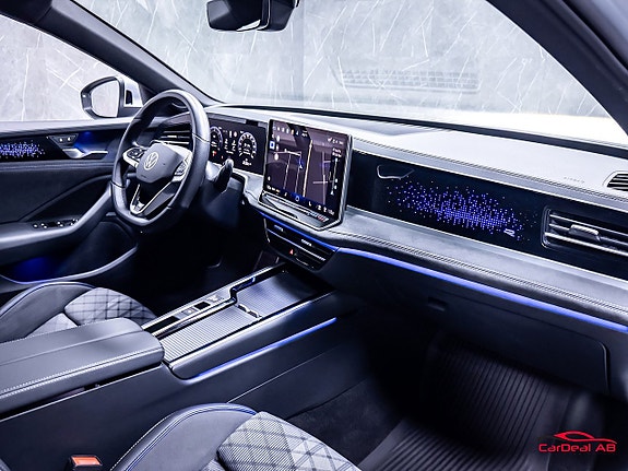 Volkswagen Passat 14 of 30