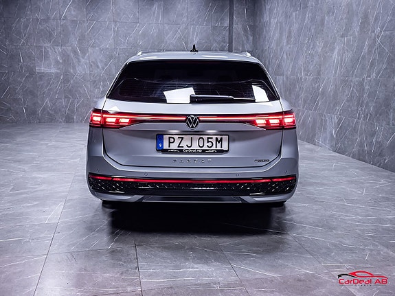 Volkswagen Passat 6 of 30