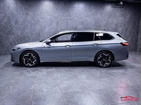 Volkswagen Passat 4 of 30