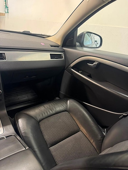 Volvo V70 10 of 14