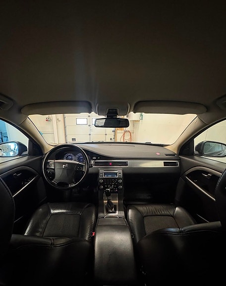 Volvo V70 7 of 14