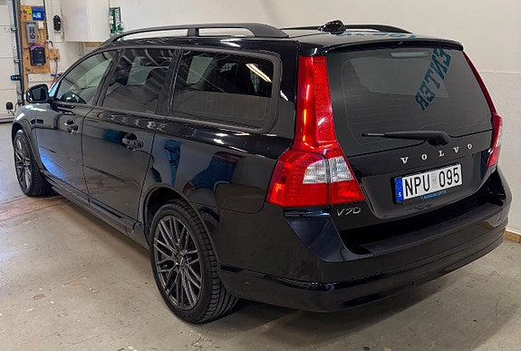 Volvo V70 3 of 5