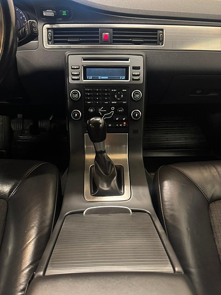 Volvo V70 11 of 14