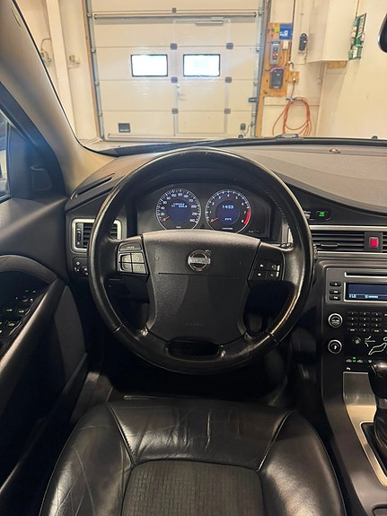 Volvo V70 8 of 14