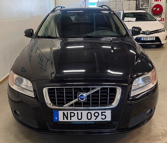 Volvo V70 2 of 5