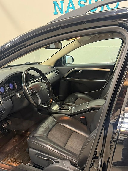 Volvo V70 9 of 14
