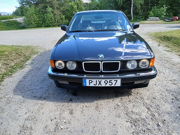 BMW 730i 2 of 5