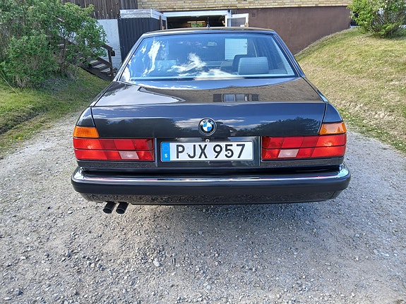 BMW 730i 3 of 5