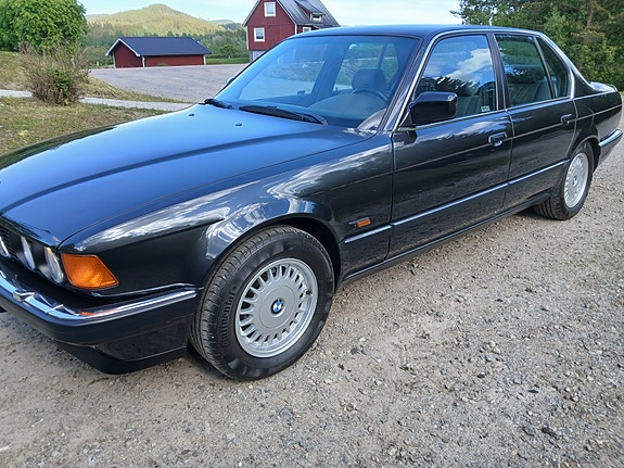 BMW 730i 6 of 9