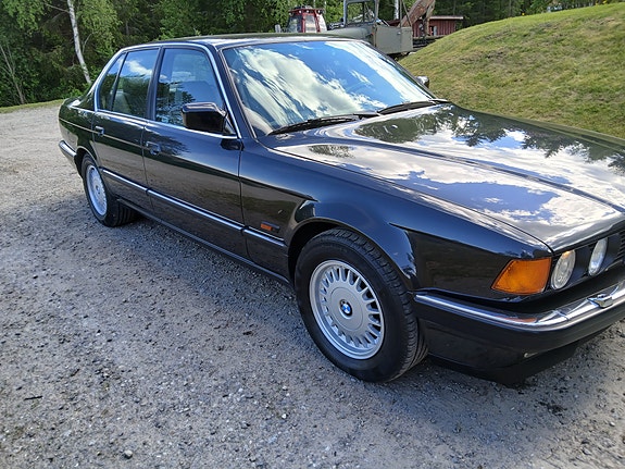 BMW 730i 5 of 5
