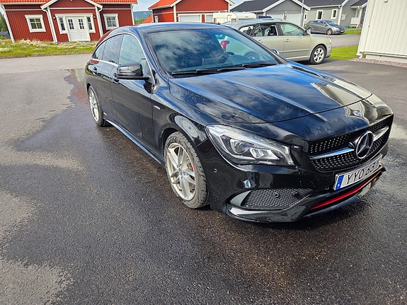 Mercedes-Benz CLA250 2 of 5