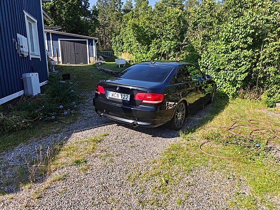 BMW 335d 3 of 5