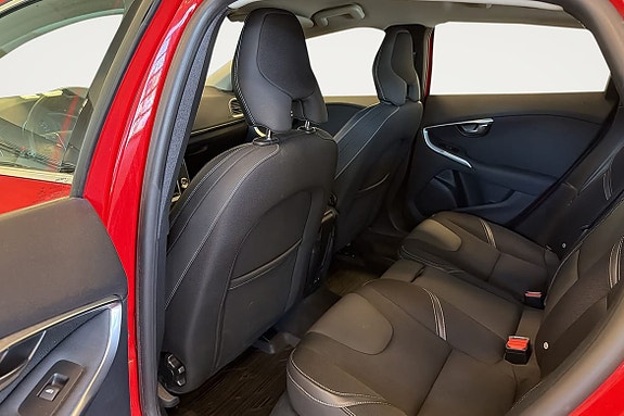 Volvo V40 7 of 12