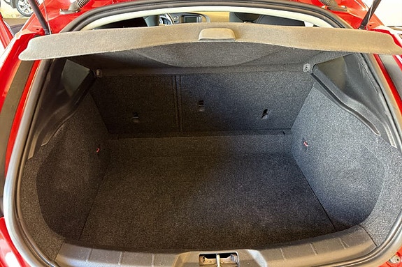 Volvo V40 12 of 12