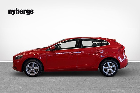 Volvo V40 2 of 12