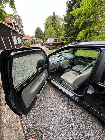 Renault Twingo 6 of 10